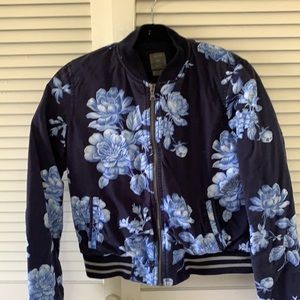 Brand Gap size small.